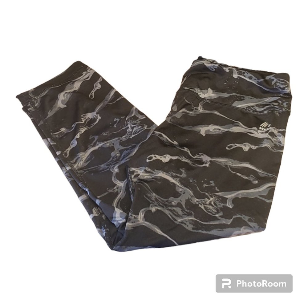 work out leggings. Black and white marbled